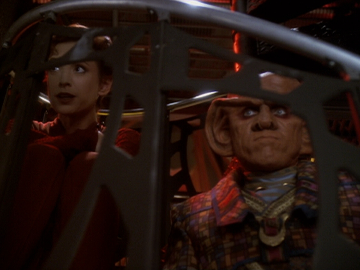 extant_StarTrek_DS9_6x05-FavorTheBold_01887.jpg