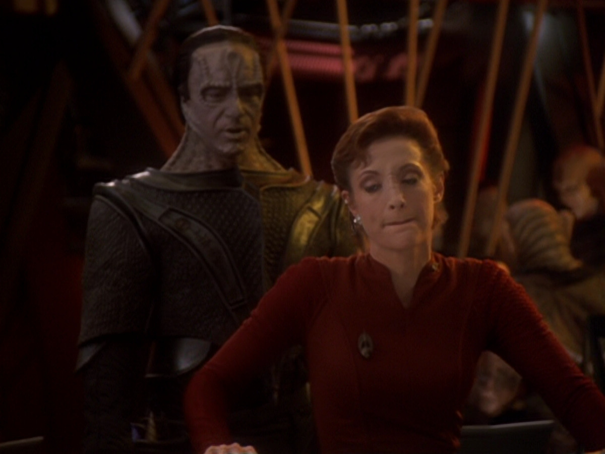 extant_StarTrek_DS9_6x05-FavorTheBold_01910.jpg