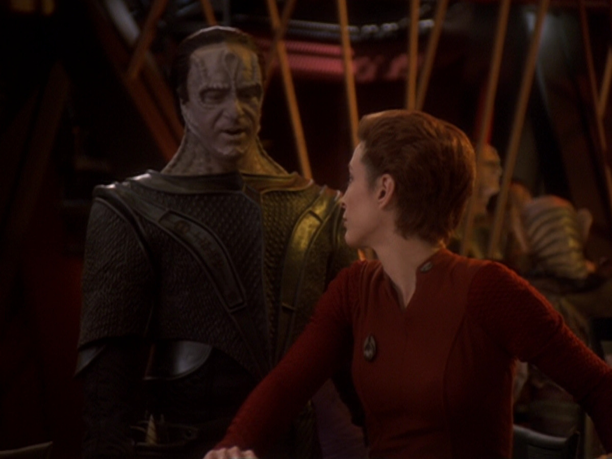 extant_StarTrek_DS9_6x05-FavorTheBold_01914.jpg