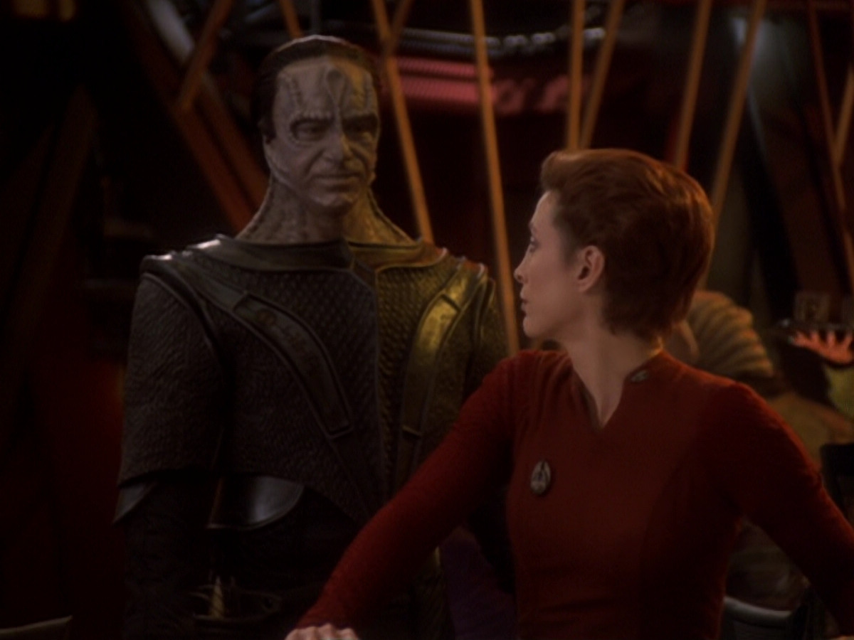 extant_StarTrek_DS9_6x05-FavorTheBold_01916.jpg