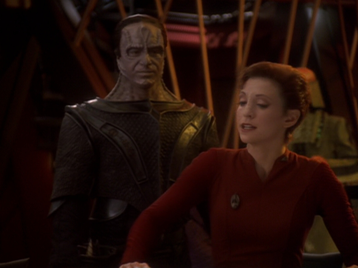 extant_StarTrek_DS9_6x05-FavorTheBold_01917.jpg