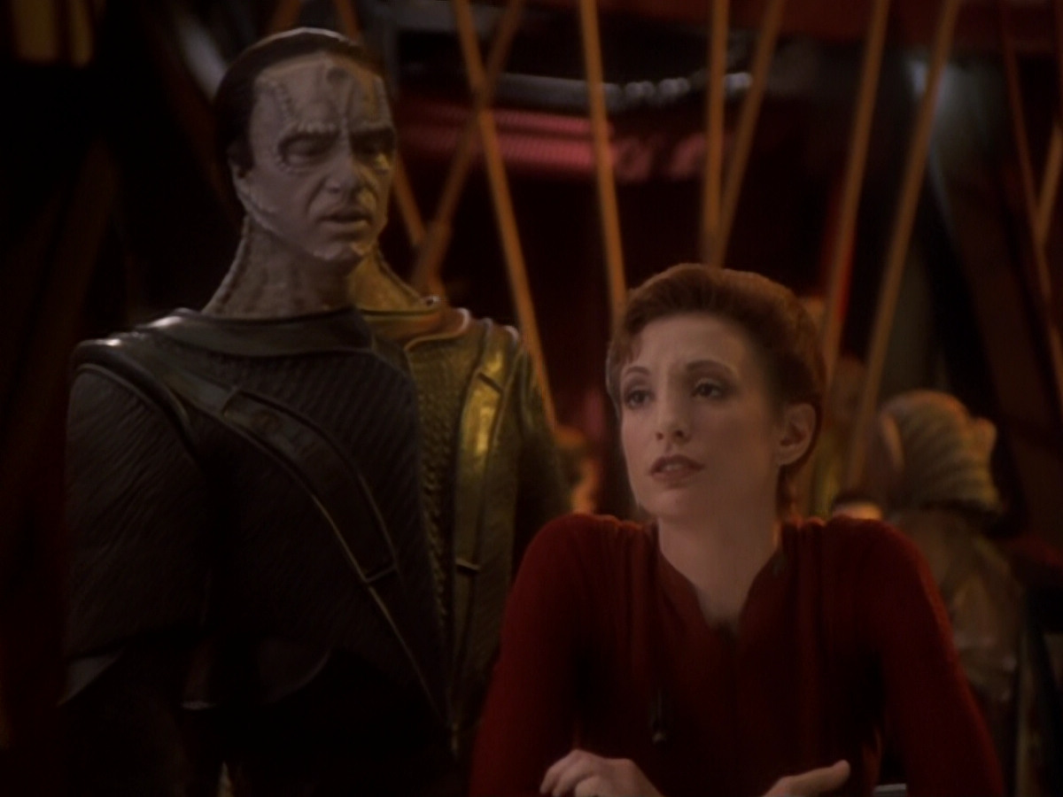 extant_StarTrek_DS9_6x05-FavorTheBold_01920.jpg