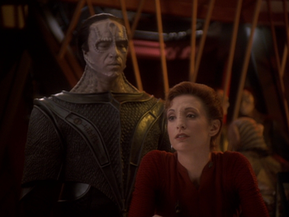 extant_StarTrek_DS9_6x05-FavorTheBold_01923.jpg