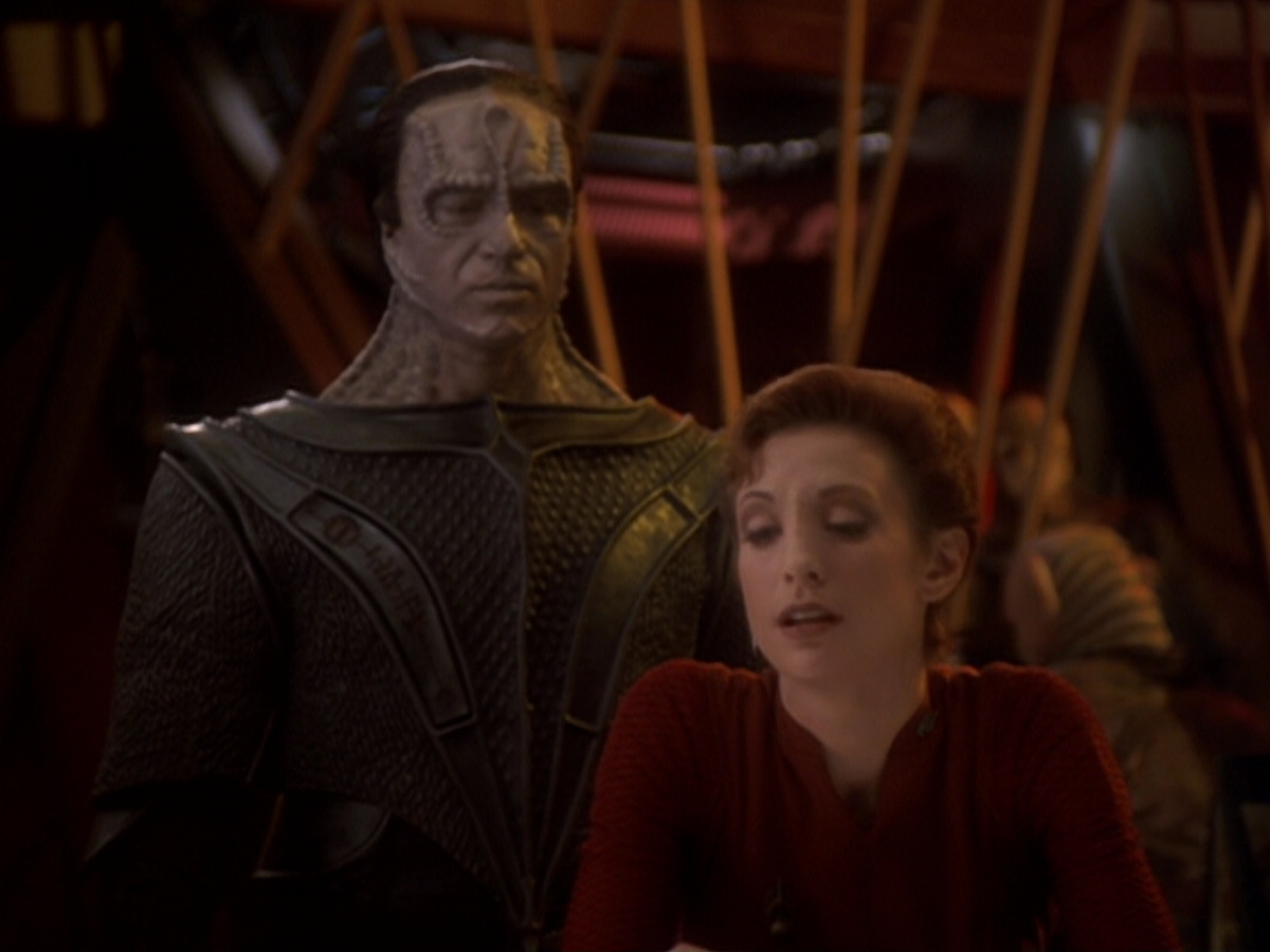 extant_StarTrek_DS9_6x05-FavorTheBold_01925.jpg
