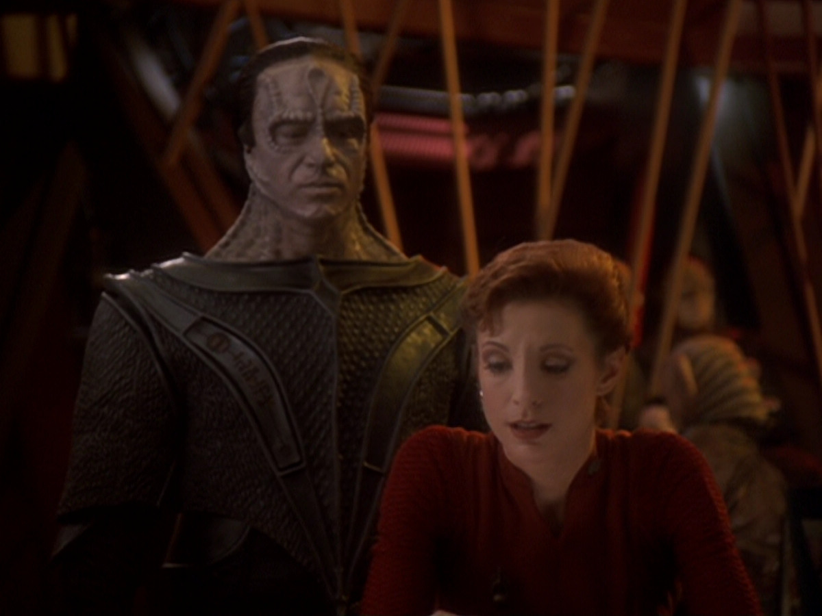 extant_StarTrek_DS9_6x05-FavorTheBold_01926.jpg