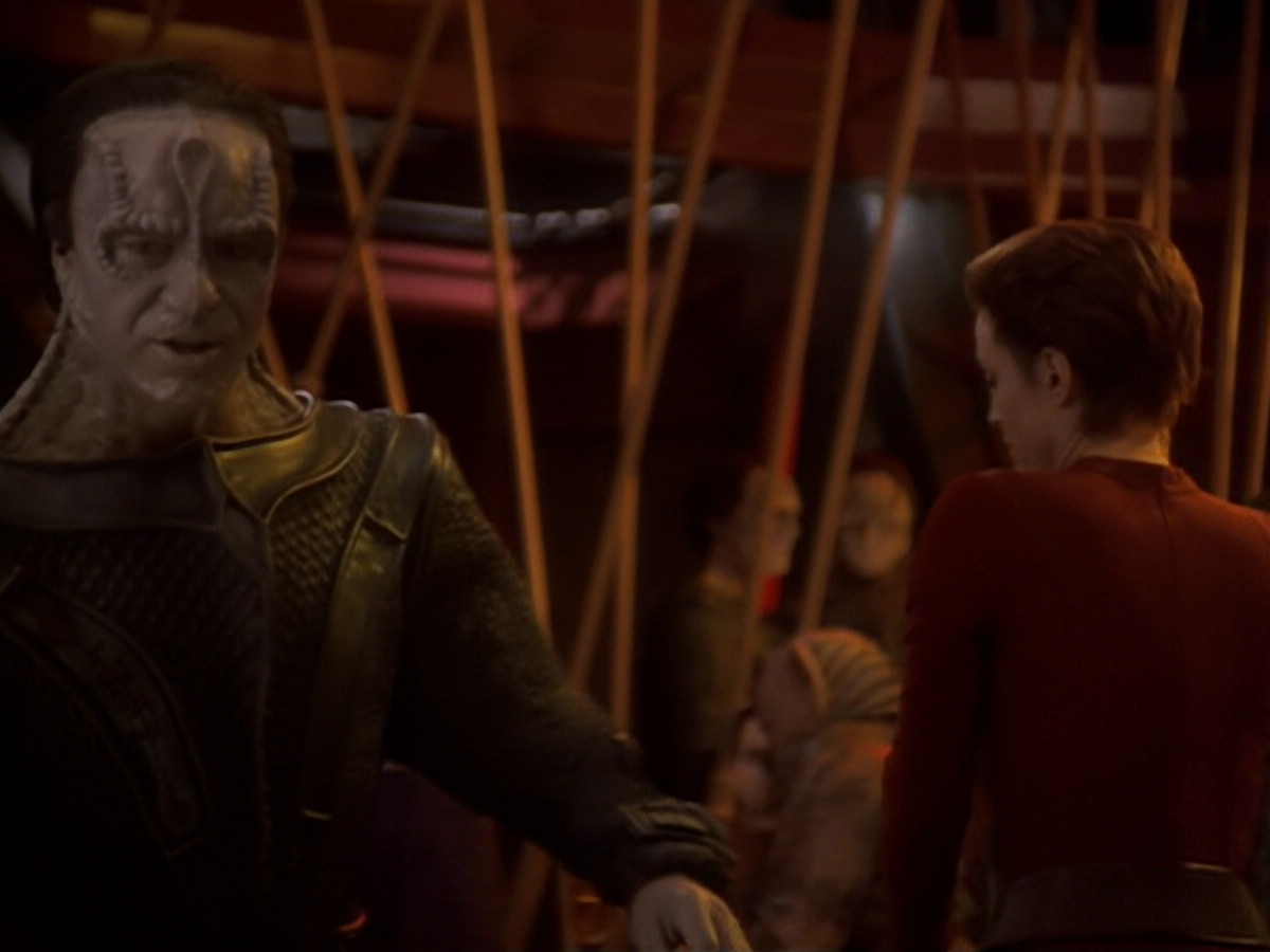 extant_StarTrek_DS9_6x05-FavorTheBold_01931.jpg