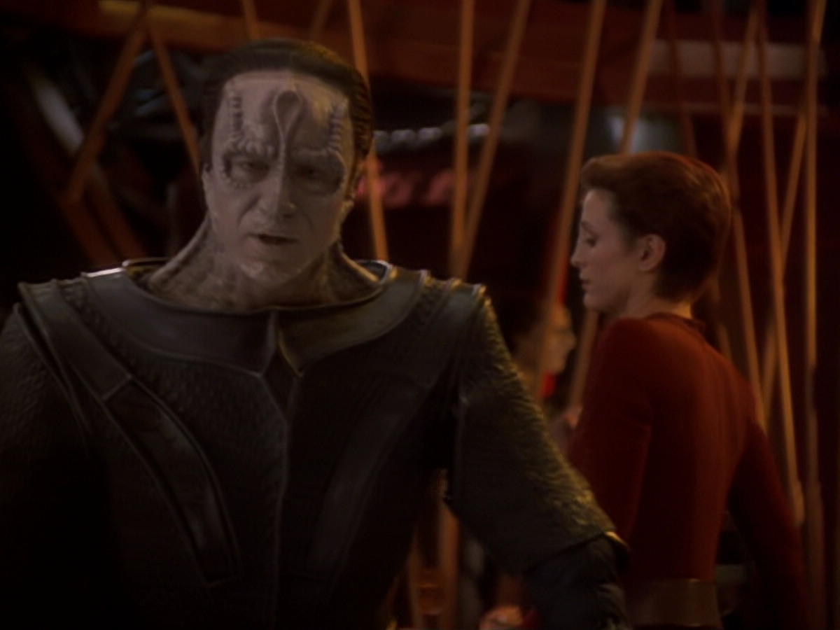 extant_StarTrek_DS9_6x05-FavorTheBold_01932.jpg