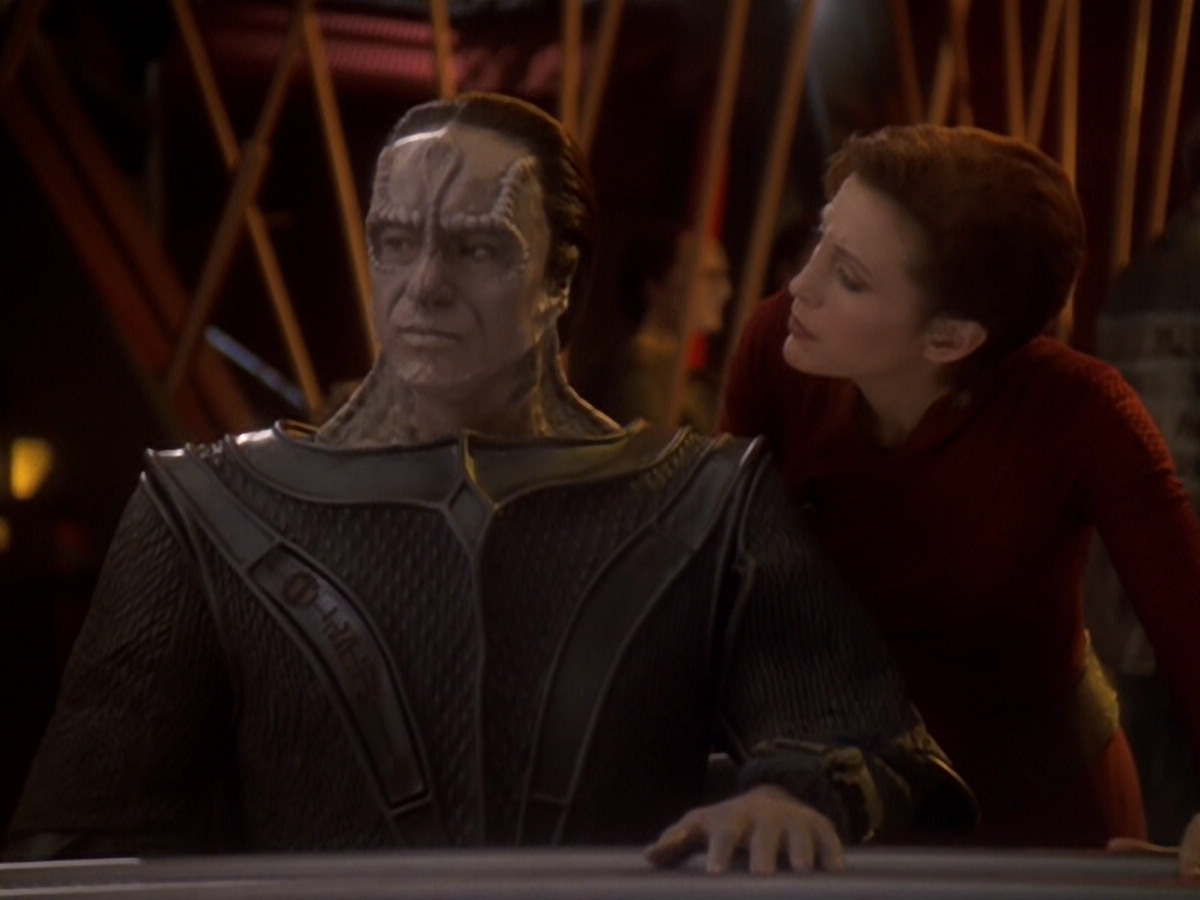 extant_StarTrek_DS9_6x05-FavorTheBold_01940.jpg