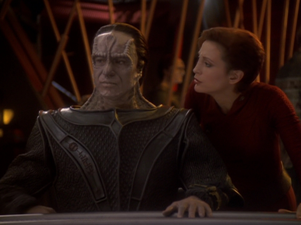 extant_StarTrek_DS9_6x05-FavorTheBold_01941.jpg