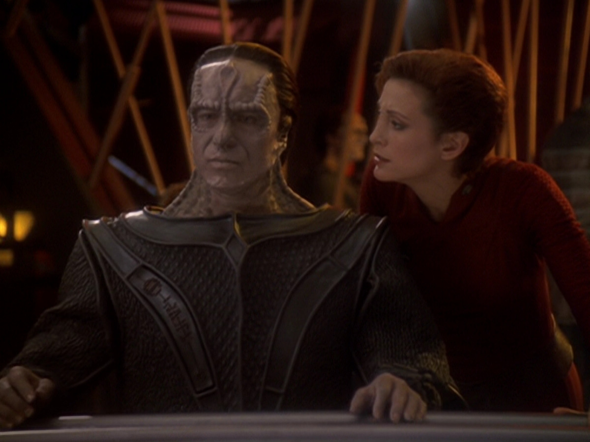 extant_StarTrek_DS9_6x05-FavorTheBold_01943.jpg