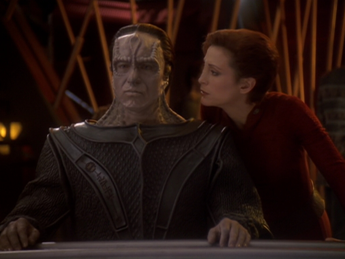 extant_StarTrek_DS9_6x05-FavorTheBold_01944.jpg