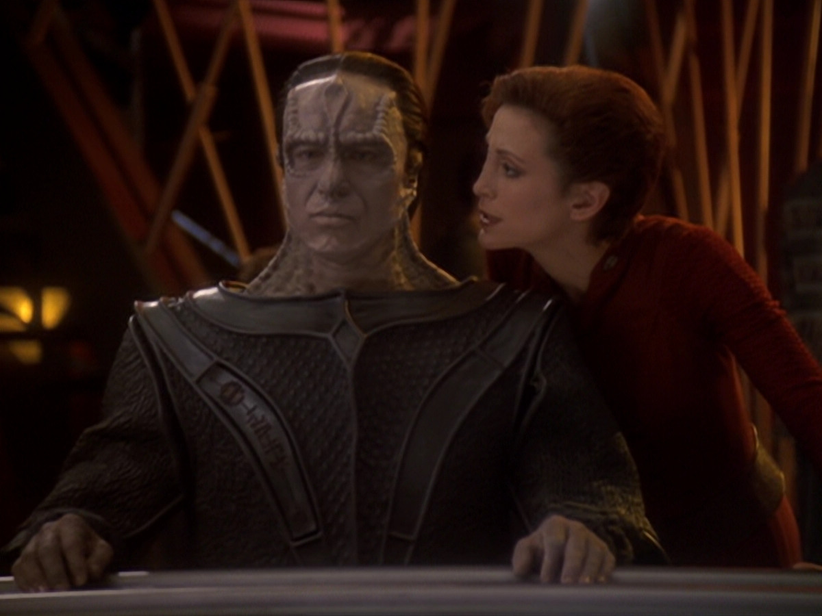 extant_StarTrek_DS9_6x05-FavorTheBold_01945.jpg