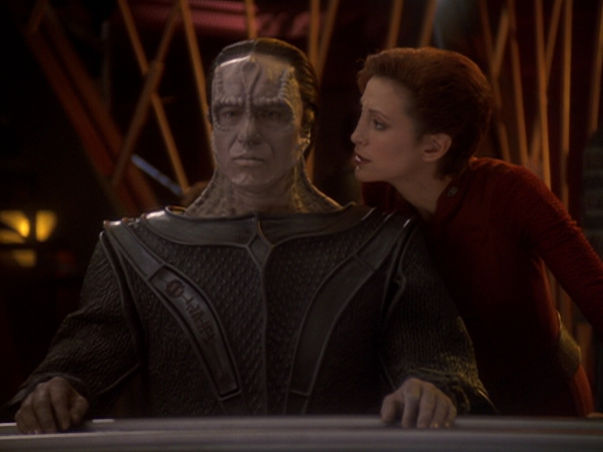 extant_StarTrek_DS9_6x05-FavorTheBold_01946.jpg