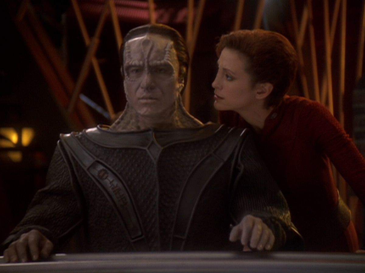 extant_StarTrek_DS9_6x05-FavorTheBold_01947.jpg