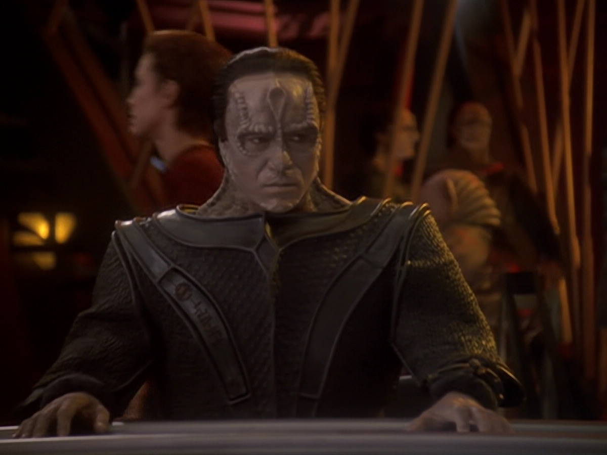 extant_StarTrek_DS9_6x05-FavorTheBold_01949.jpg