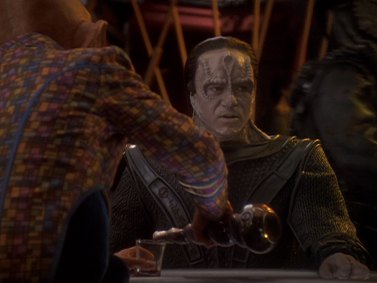 extant_StarTrek_DS9_6x05-FavorTheBold_01955.jpg