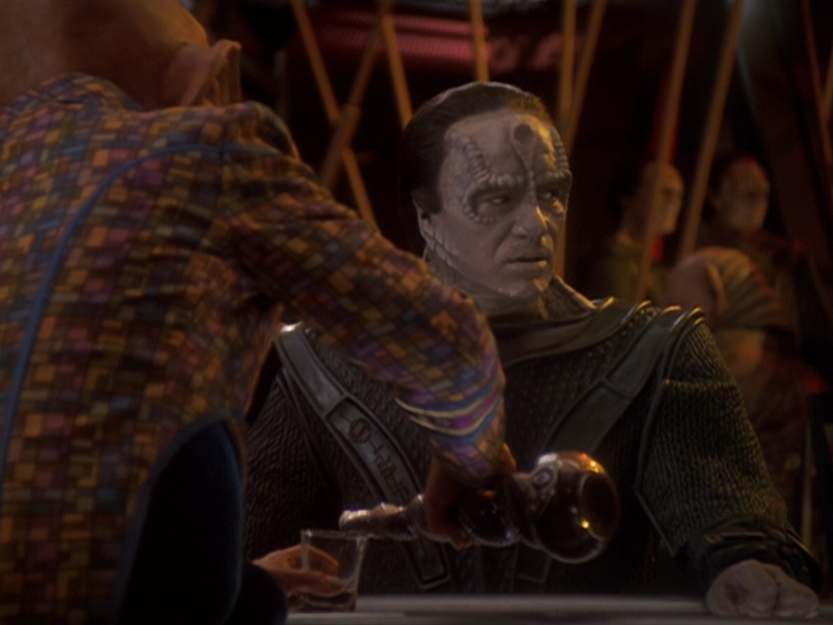 extant_StarTrek_DS9_6x05-FavorTheBold_01956.jpg