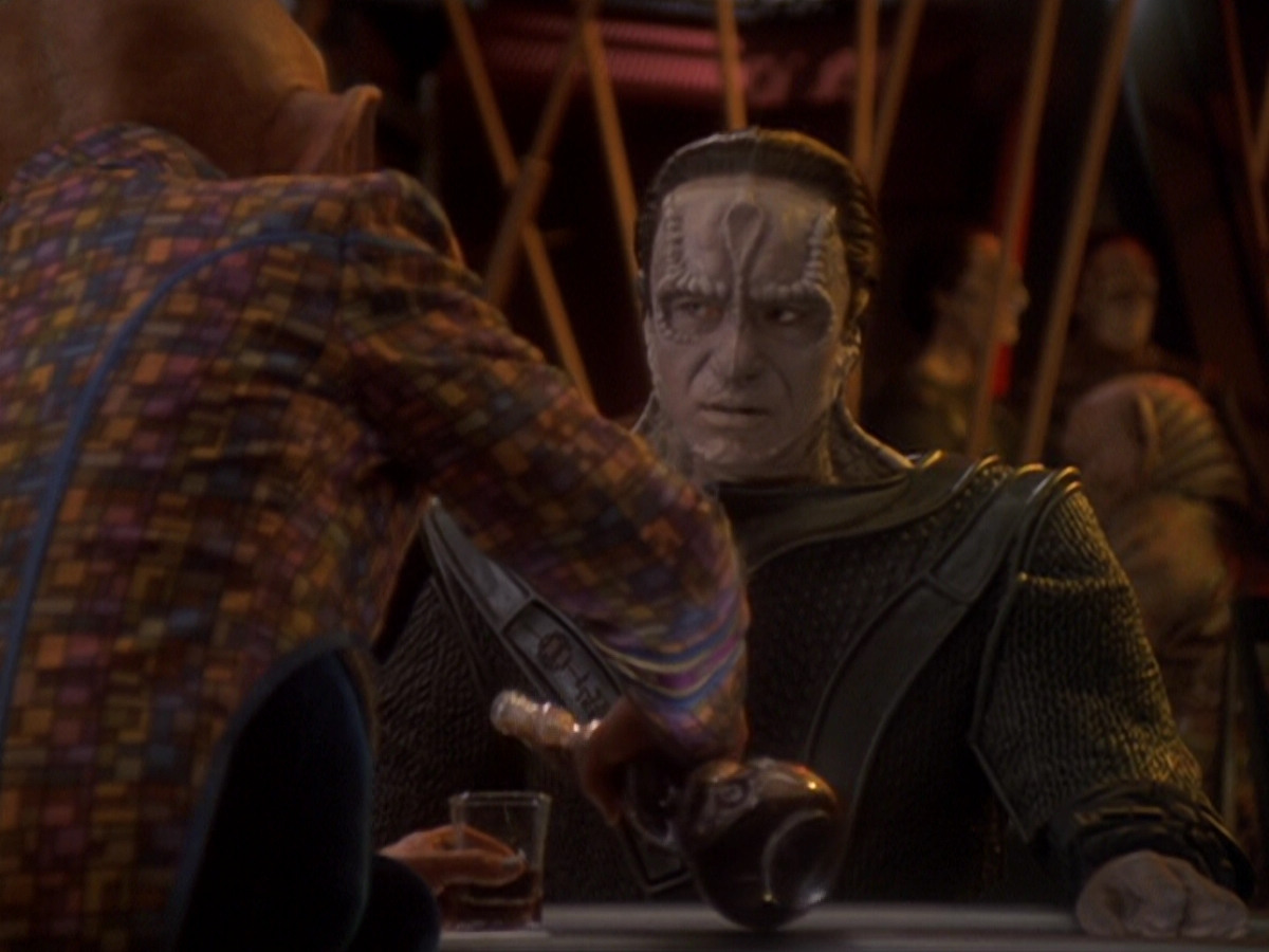 extant_StarTrek_DS9_6x05-FavorTheBold_01958.jpg