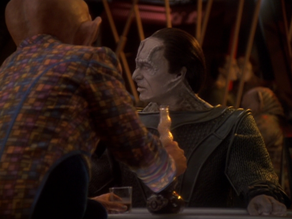extant_StarTrek_DS9_6x05-FavorTheBold_01960.jpg