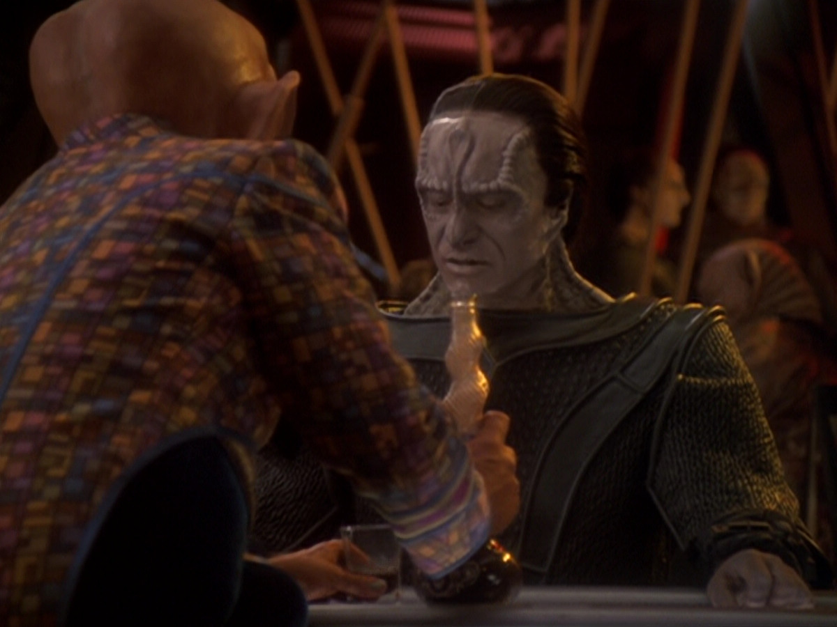 extant_StarTrek_DS9_6x05-FavorTheBold_01962.jpg