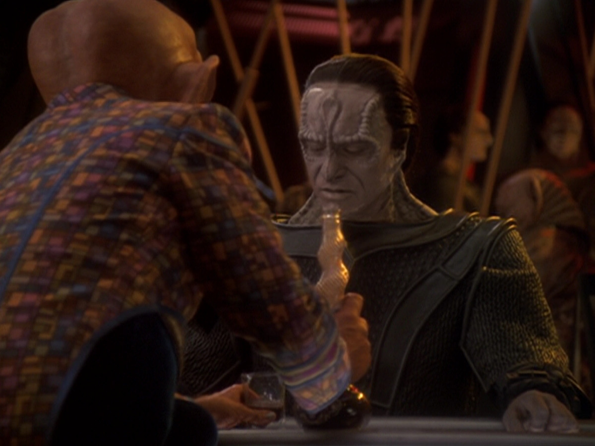 extant_StarTrek_DS9_6x05-FavorTheBold_01963.jpg