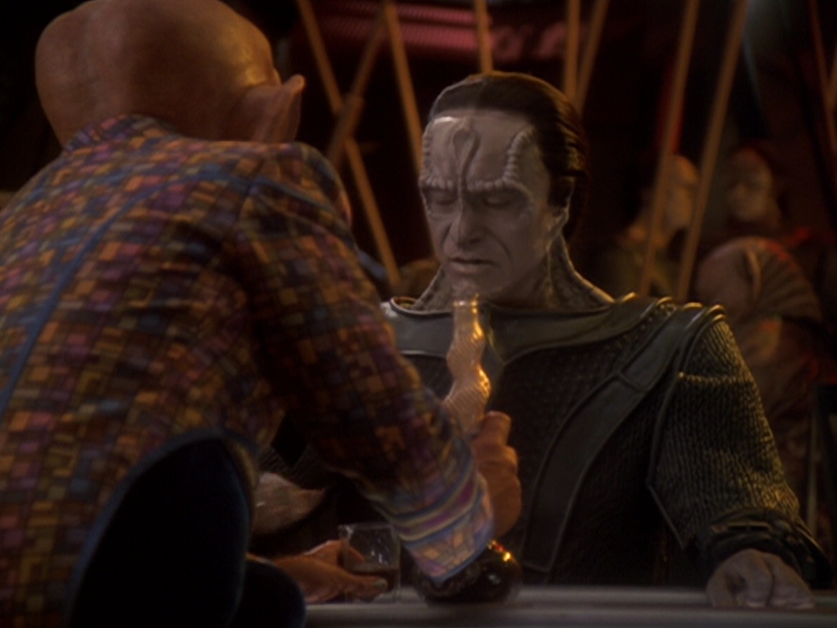 extant_StarTrek_DS9_6x05-FavorTheBold_01964.jpg