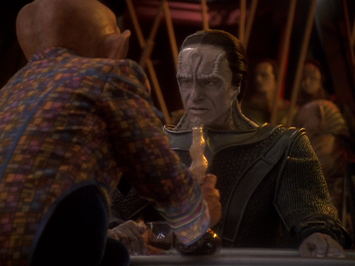 extant_StarTrek_DS9_6x05-FavorTheBold_01965.jpg
