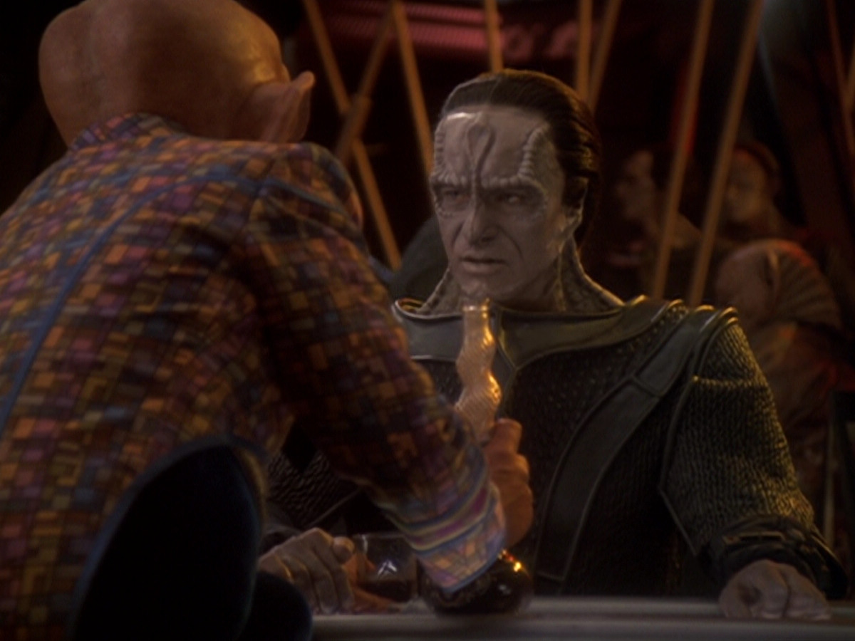 extant_StarTrek_DS9_6x05-FavorTheBold_01966.jpg