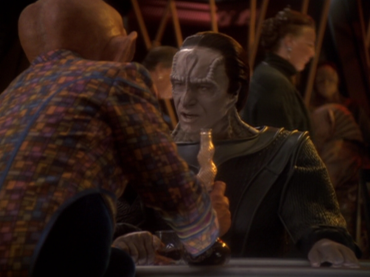 extant_StarTrek_DS9_6x05-FavorTheBold_01967.jpg