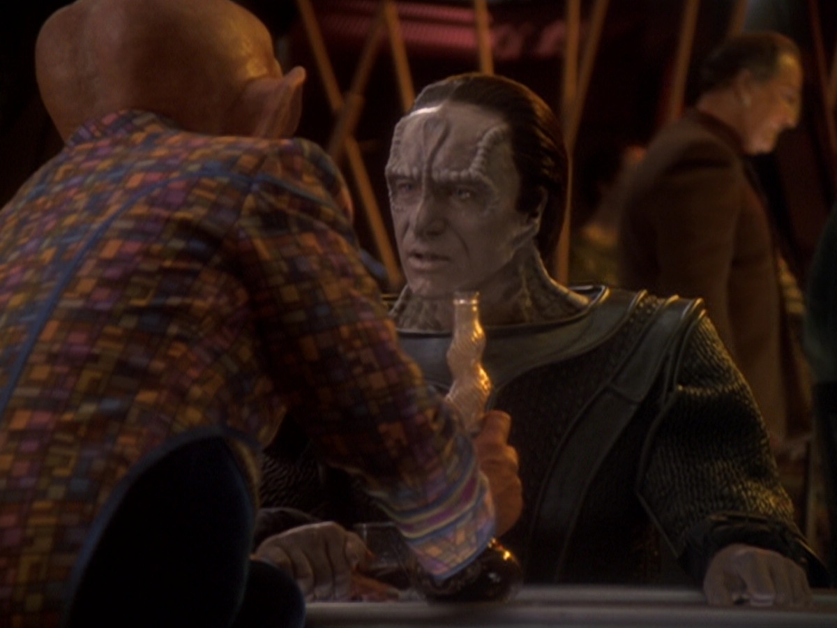 extant_StarTrek_DS9_6x05-FavorTheBold_01969.jpg