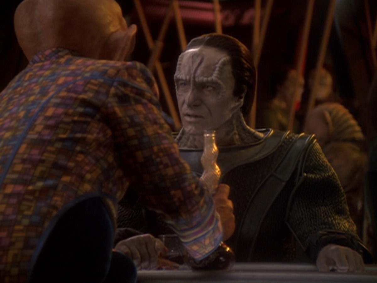 extant_StarTrek_DS9_6x05-FavorTheBold_01970.jpg