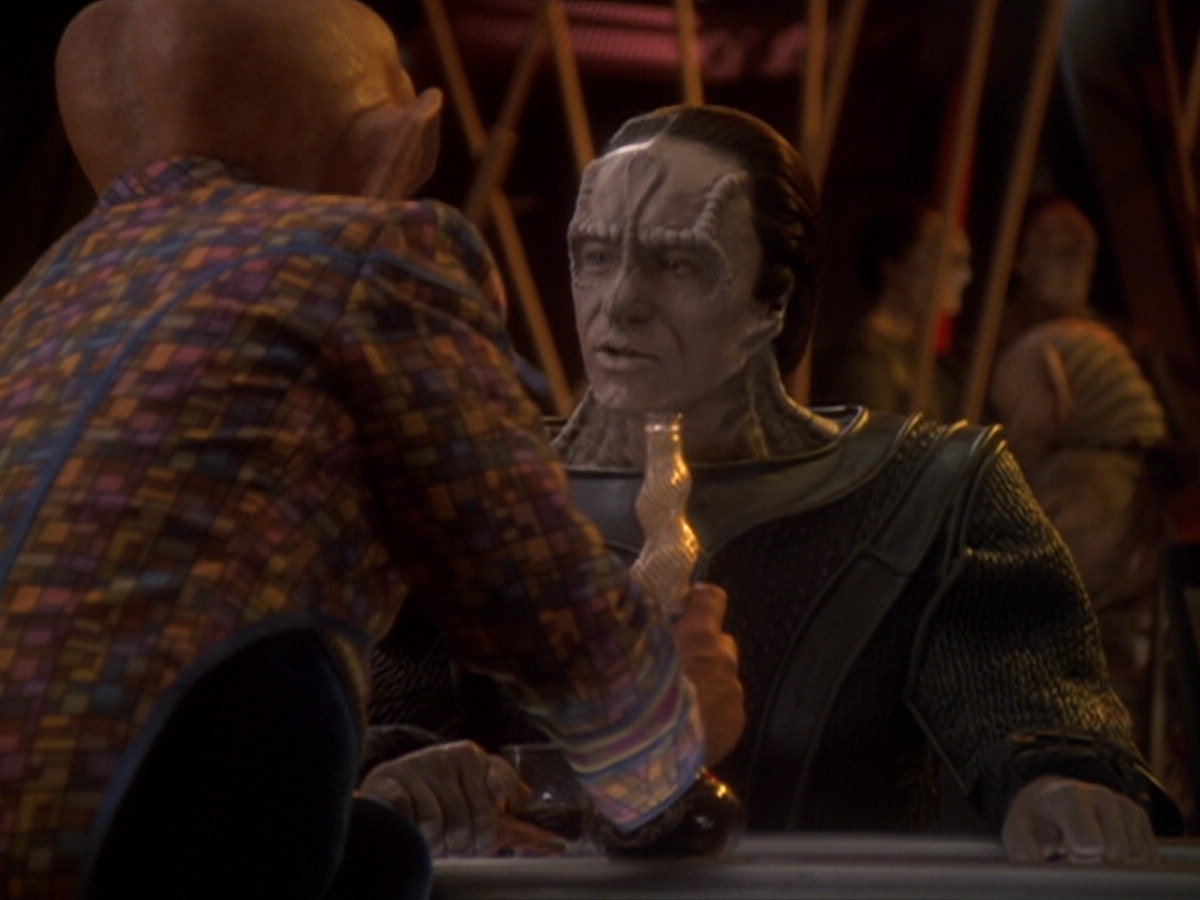 extant_StarTrek_DS9_6x05-FavorTheBold_01976.jpg