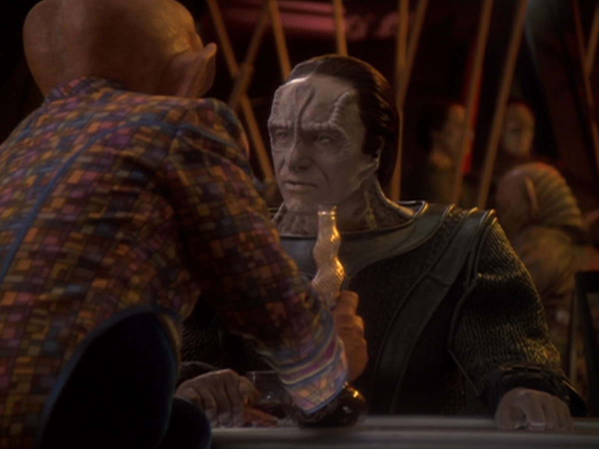 extant_StarTrek_DS9_6x05-FavorTheBold_01980.jpg