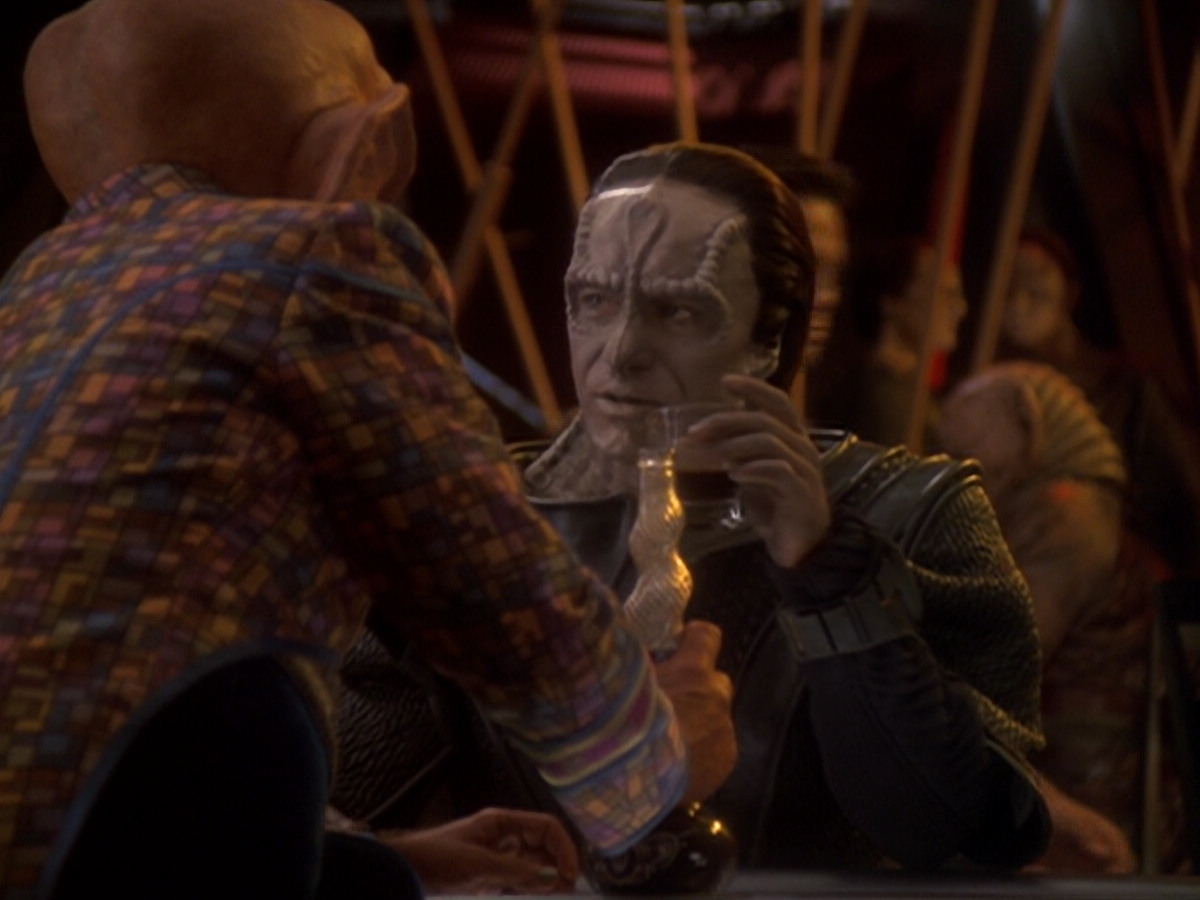 extant_StarTrek_DS9_6x05-FavorTheBold_01995.jpg