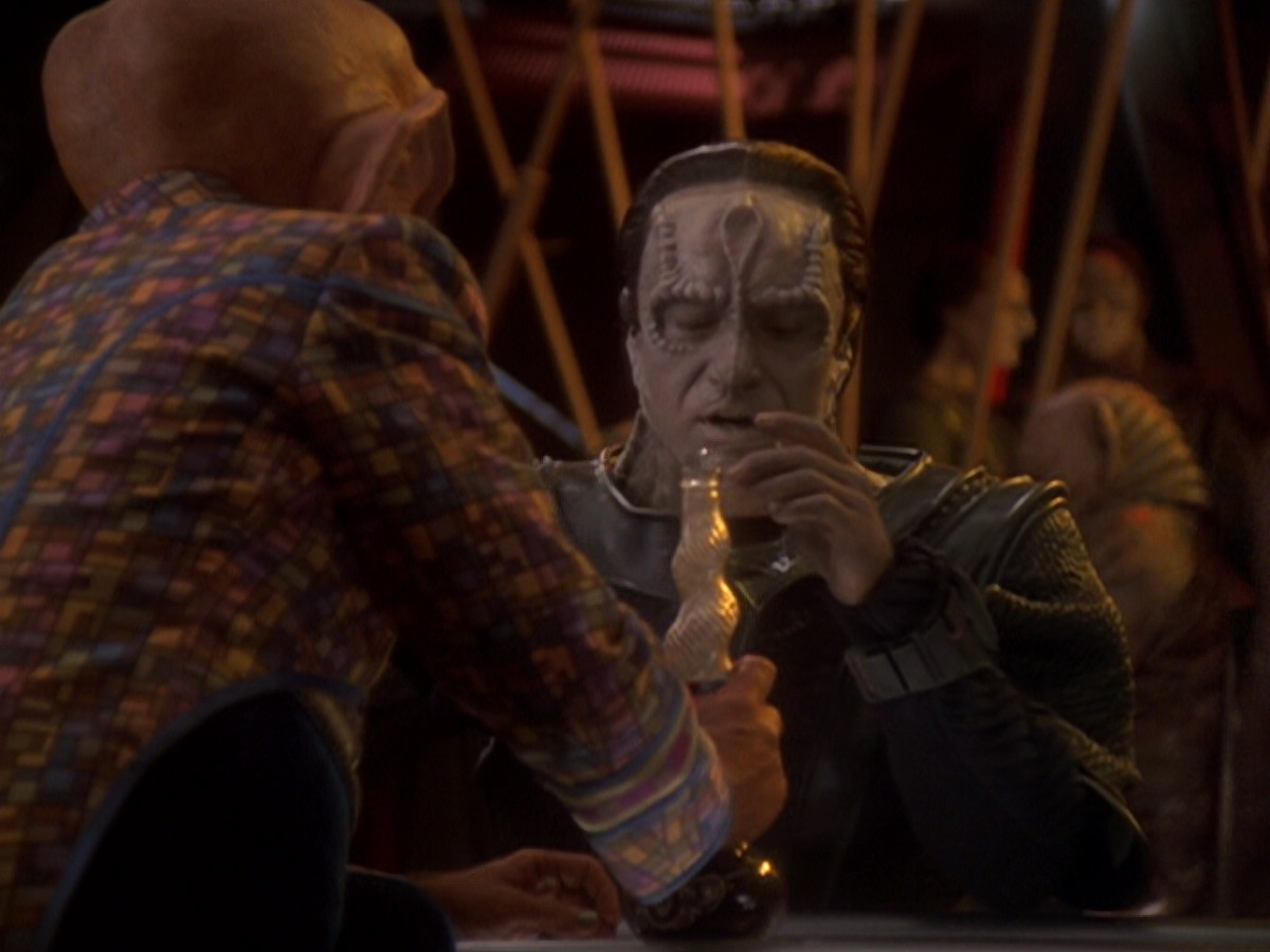 extant_StarTrek_DS9_6x05-FavorTheBold_01996.jpg