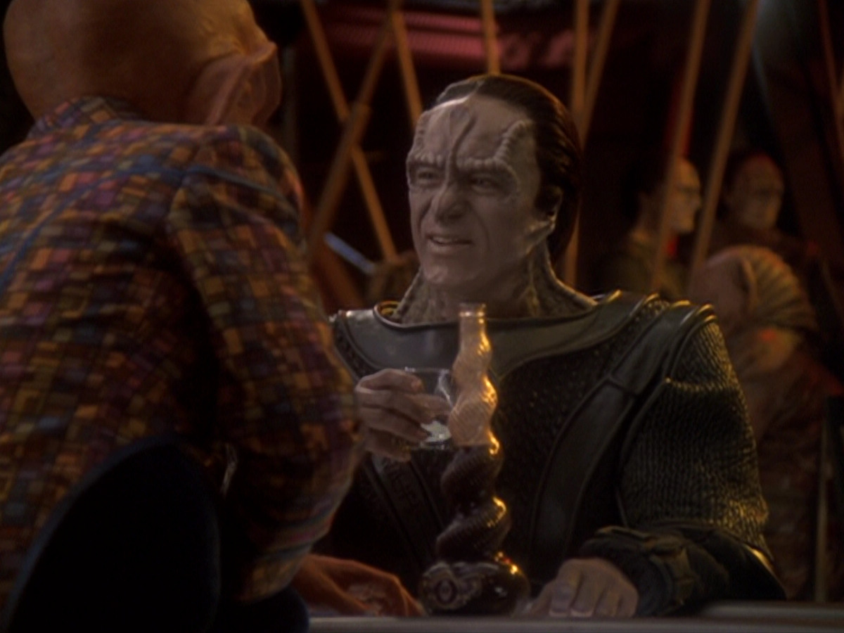 extant_StarTrek_DS9_6x05-FavorTheBold_02001.jpg