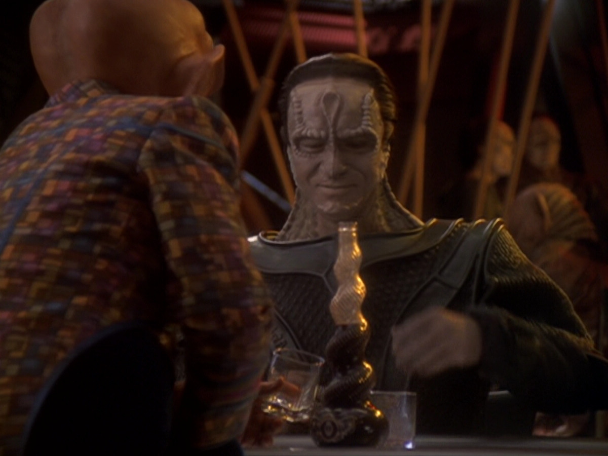 extant_StarTrek_DS9_6x05-FavorTheBold_02017.jpg