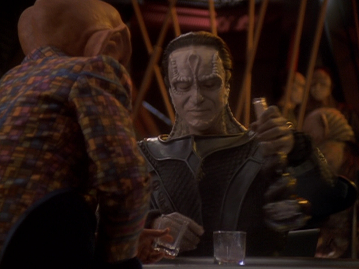 extant_StarTrek_DS9_6x05-FavorTheBold_02018.jpg