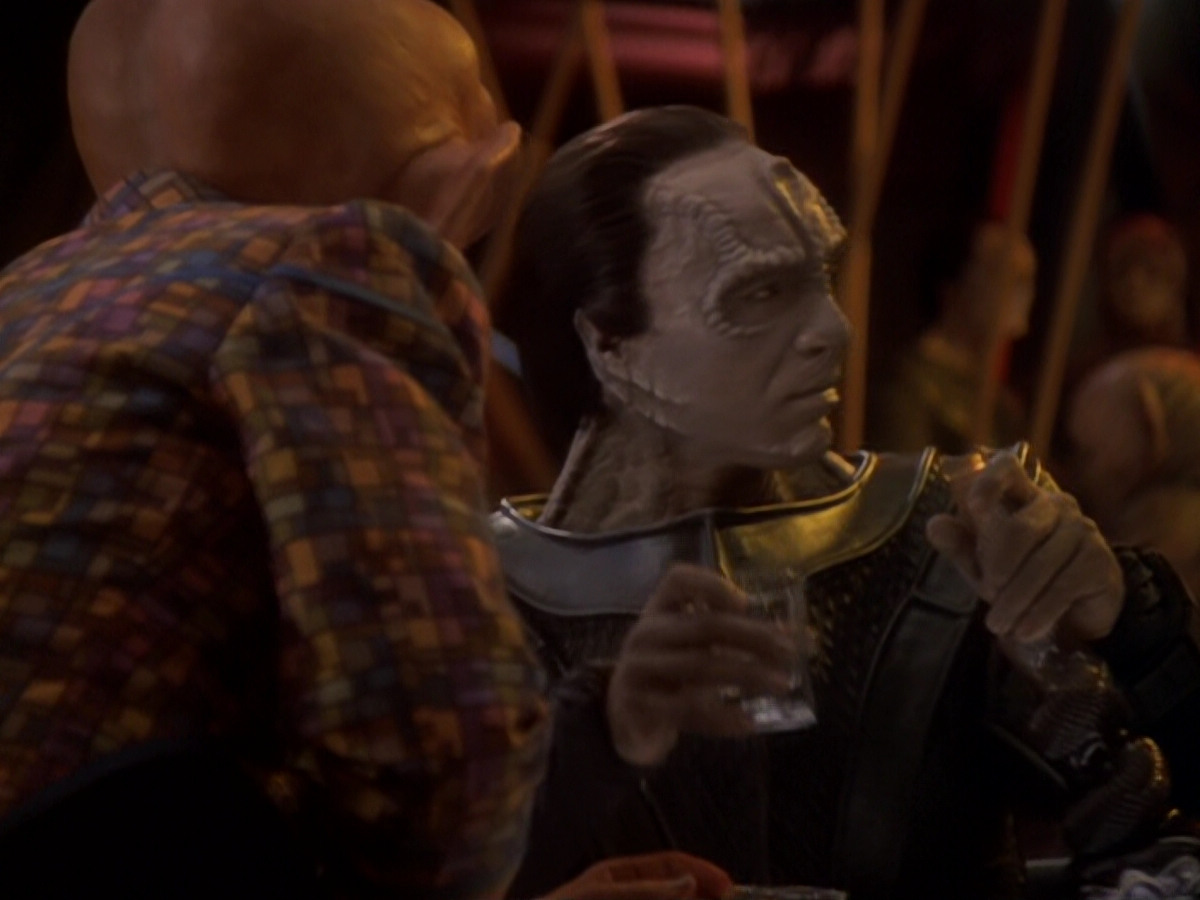 extant_StarTrek_DS9_6x05-FavorTheBold_02030.jpg