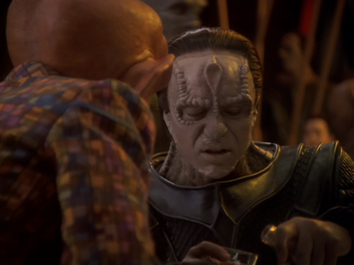 extant_StarTrek_DS9_6x05-FavorTheBold_02032.jpg