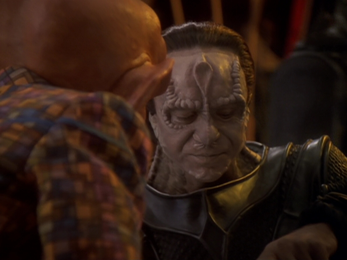 extant_StarTrek_DS9_6x05-FavorTheBold_02033.jpg
