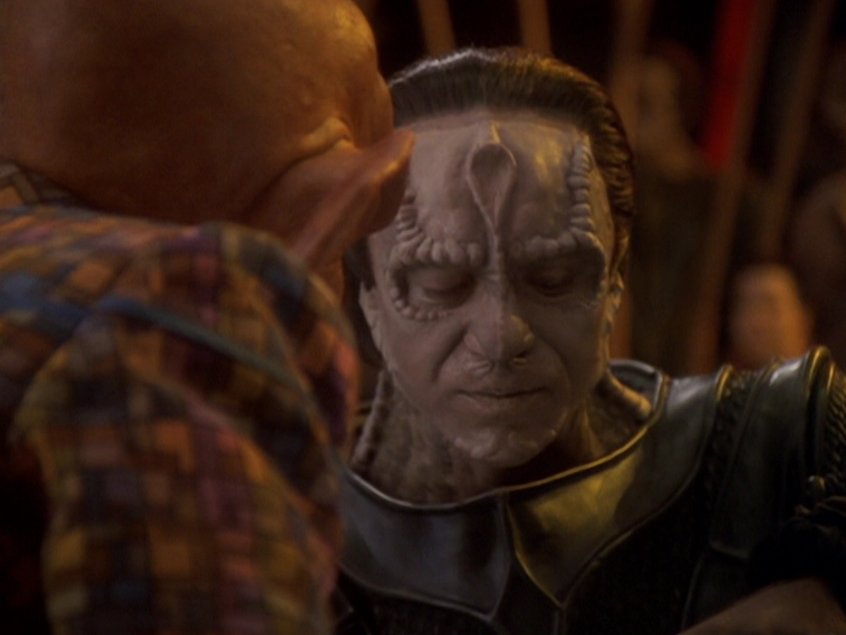 extant_StarTrek_DS9_6x05-FavorTheBold_02035.jpg