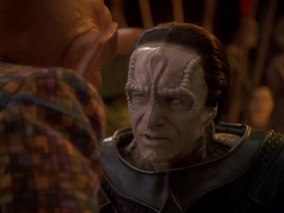 extant_StarTrek_DS9_6x05-FavorTheBold_02043.jpg