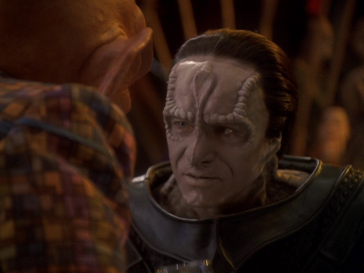 extant_StarTrek_DS9_6x05-FavorTheBold_02044.jpg