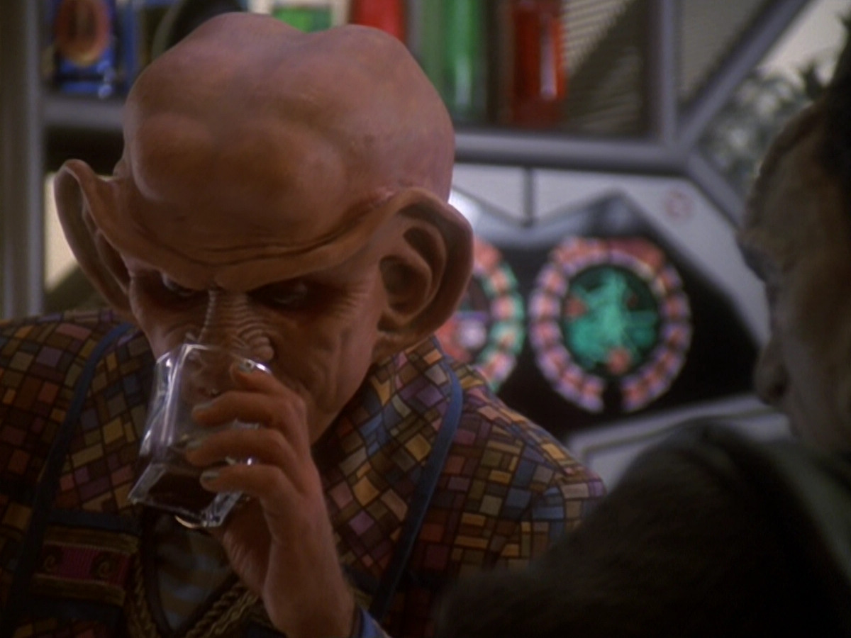 extant_StarTrek_DS9_6x05-FavorTheBold_02056.jpg