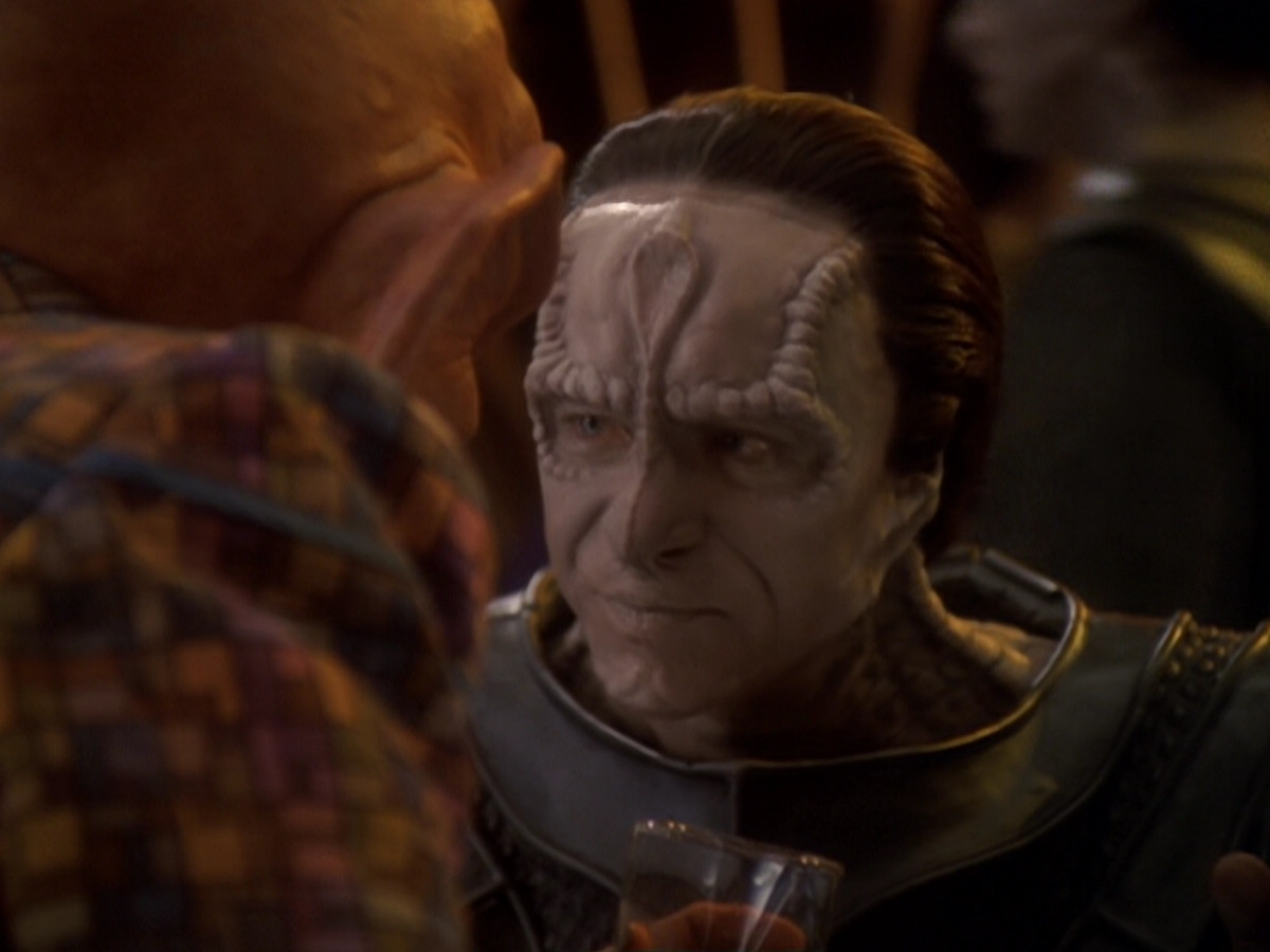 extant_StarTrek_DS9_6x05-FavorTheBold_02062.jpg