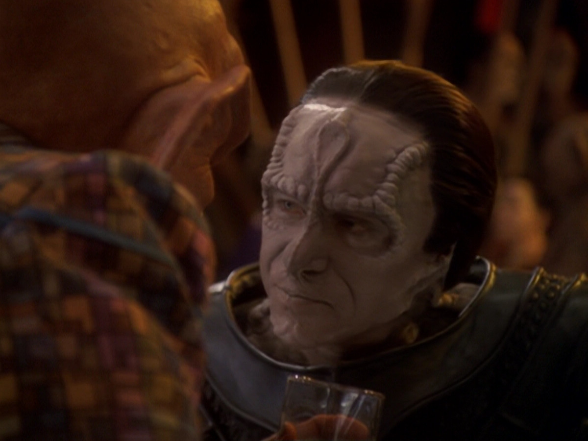 extant_StarTrek_DS9_6x05-FavorTheBold_02066.jpg