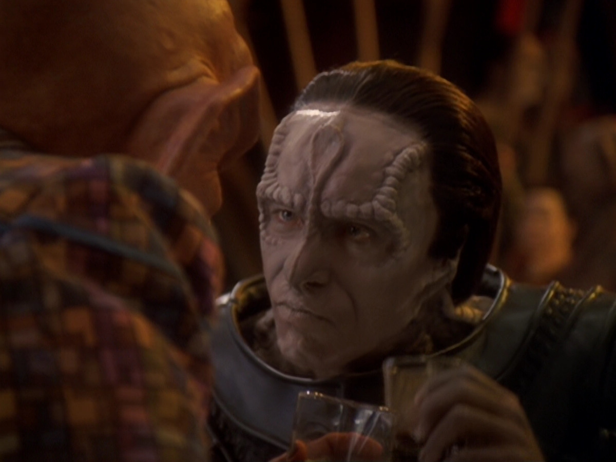 extant_StarTrek_DS9_6x05-FavorTheBold_02067.jpg