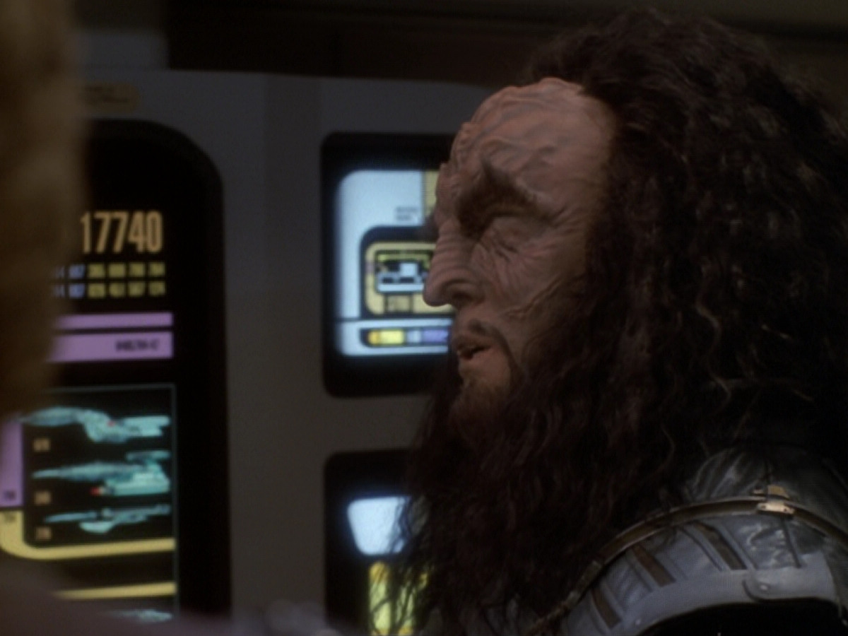 extant_StarTrek_DS9_6x05-FavorTheBold_02104.jpg