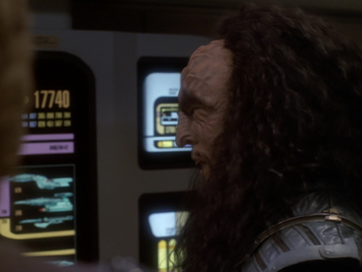 extant_StarTrek_DS9_6x05-FavorTheBold_02105.jpg